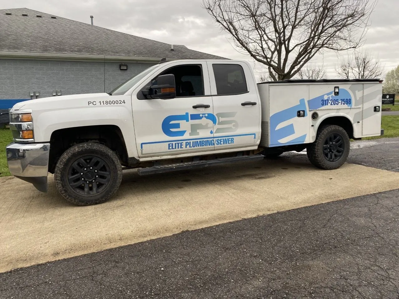 Elite Plumbing and Sewer service truck showing Indiana plumbing license PC11800024